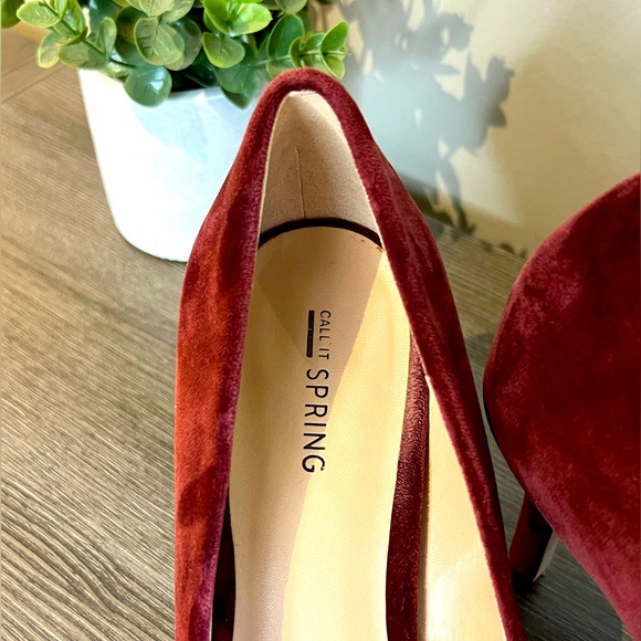 Spring Red Velvet Pumps - Picture 8 of 9